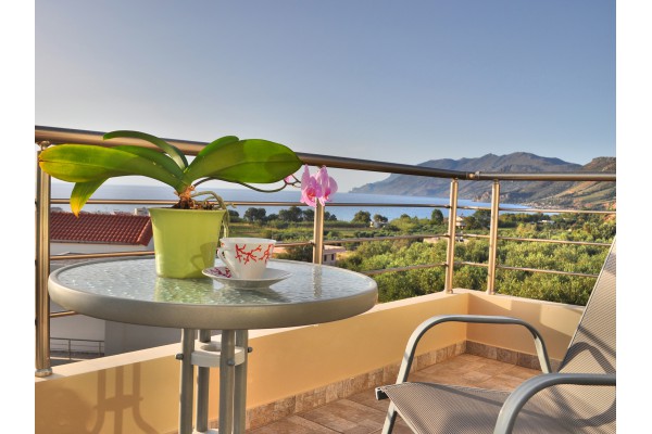 Private pool villa in Mithimna, sleeps 7, photo 2