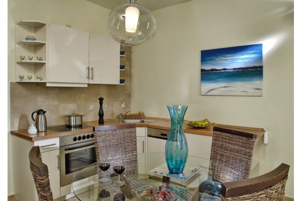 Serene villa with sea view in Agios Nikolaos for 6, photo 5