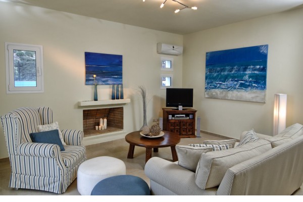 Serene villa with sea view in Agios Nikolaos for 6, photo 4