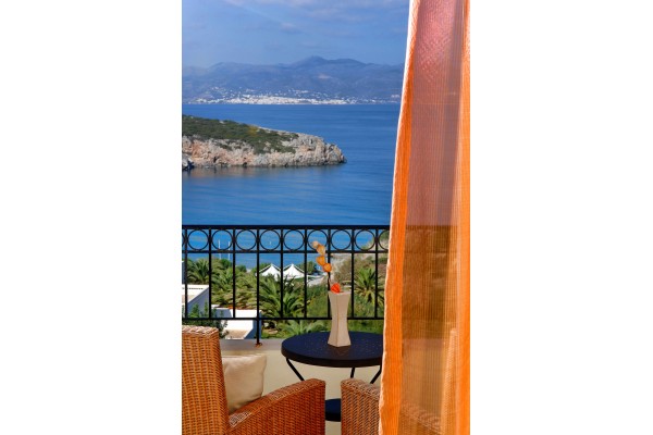 Sunlit villa with sea view in Agios Nikolaos for 6, photo 1