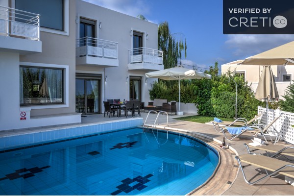 Hilltop villa in Skouloufia, sleeps 8, photo 1
