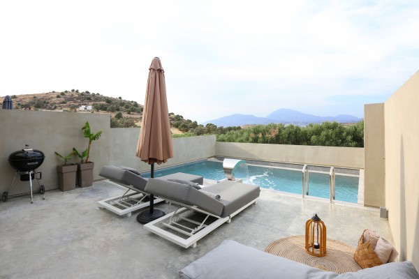 Secluded villa in Tympaki, sleeps 2, photo 1