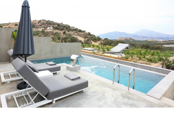 Hilltop villa in Tympaki, sleeps 2, photo 2