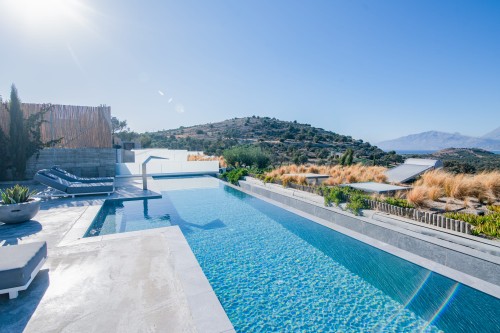 Comfortable 3 bedroom maisonette villa