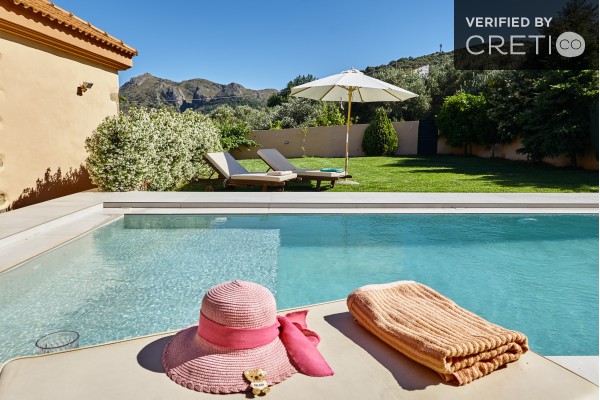 Private pool villa in Mouri, sleeps 8, photo 3