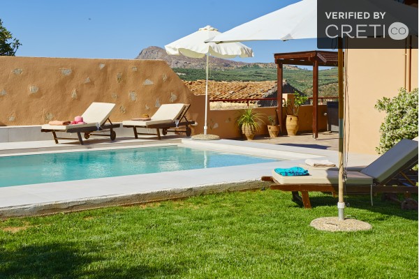 Private pool villa in Mouri, sleeps 8, photo 2