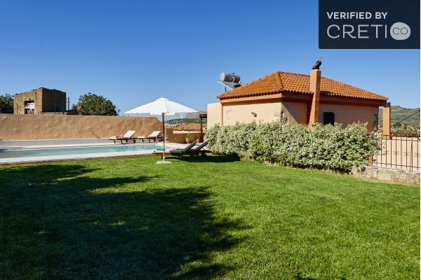 Private pool villa in Mouri, sleeps 8, photo 4