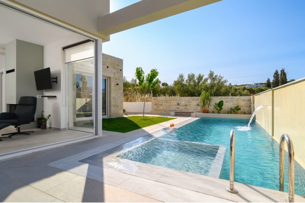 Villa with private pool in Pitsidia, sleeps 4, photo 1