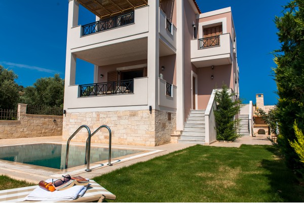 Three storey-villa and private pool in Adele