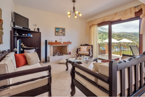 Serene villa with private pool in Lampi, sleeps 4, photo 4