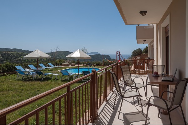 Sunlit villa with private pool in Lampi, sleeps 4, photo 4