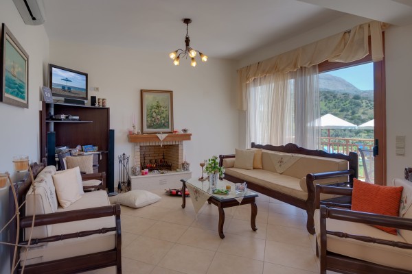 Sunlit villa with private pool in Lampi, sleeps 4, photo 5