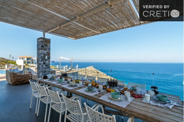 Holiday villa with pool in Chania