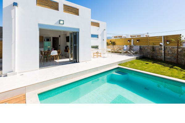 Gracious beachfront villa in Pigianos Kampos for 5, photo 2