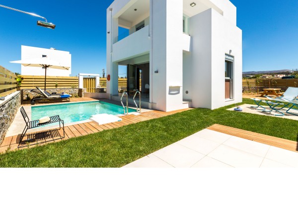 Beachfront villa in Pigianos Kampos for 6, photo 1