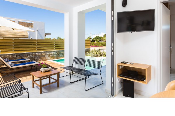 Beachfront villa in Pigianos Kampos, sleeps 4, photo 4