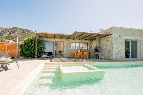 Tranquil 2-bedroom villa Sfinari, photo 2