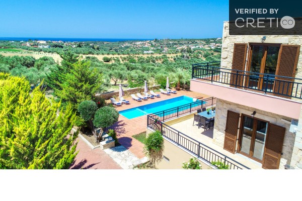 Bright villa with private pool in Arkadi, sleeps 8, photo 4