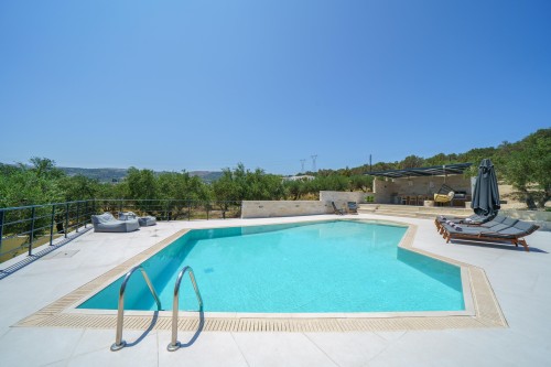 Peaceful 2 Villas Complex, Near the Sea, Ideal for Groups