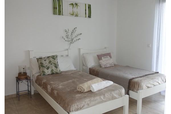 Sunlit villa with private pool in Arkadi, sleeps 4, photo 5