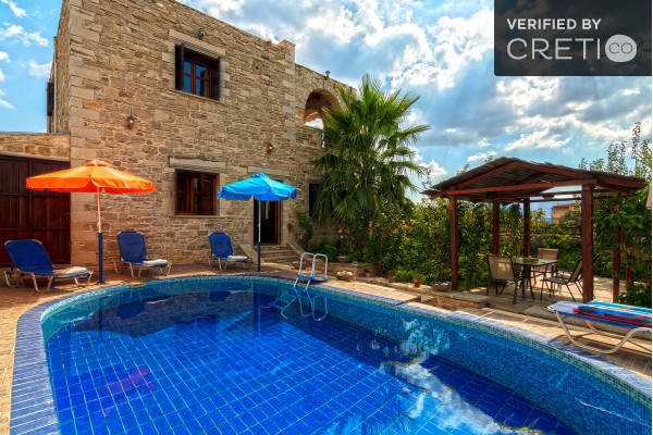 Villa with private pool in Mires, sleeps 6, photo 1