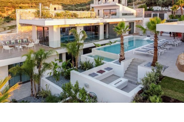Villa with private pool in Kissamos, sleeps 14, photo 1
