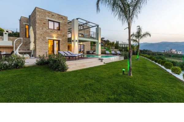 Private pool villa in Kissamos, sleeps 11, photo 2
