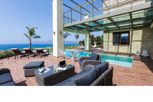 Private pool villa in Kissamos, sleeps 11, photo 3