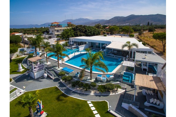 Private pool villa in Chersonisos, sleeps 10, photo 1