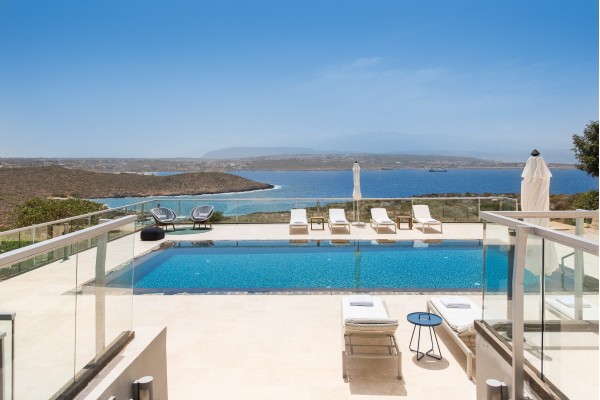 Bright villa near the beach in Akrotiri, sleeps 10, photo 1
