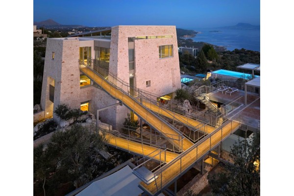 6-bedroom villa in Akrotiri, sleeps 12, photo 1