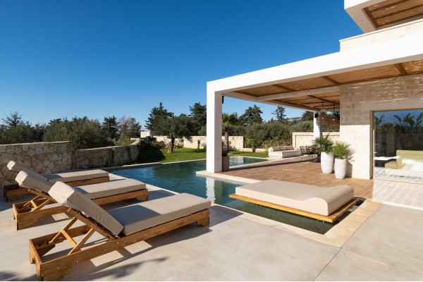Private pool villa in Xirosterni, sleeps 6, photo 2