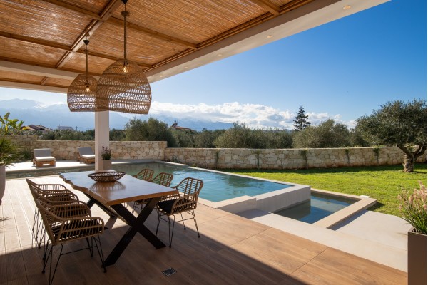 Private pool villa in Xirosterni, sleeps 6, photo 3