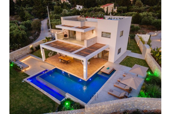 Private pool villa in Xirosterni, sleeps 6, photo 5