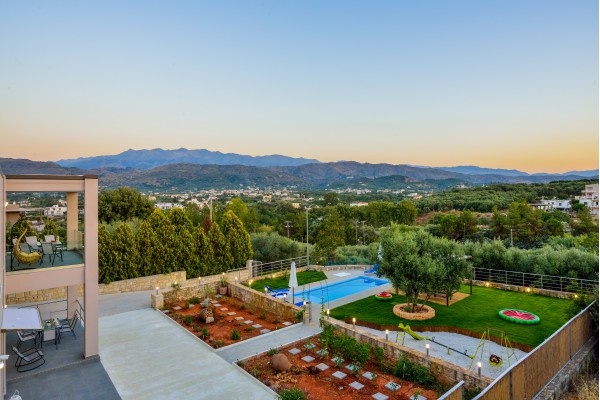 5-bedroom villa in Vamvakopoulo, sleeps 10, photo 1