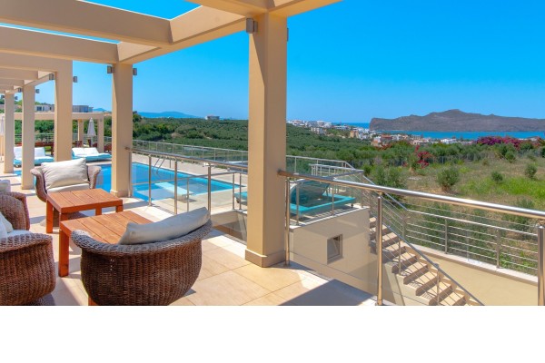 6-bedroom villa with sea view in Agia Marina, photo 1