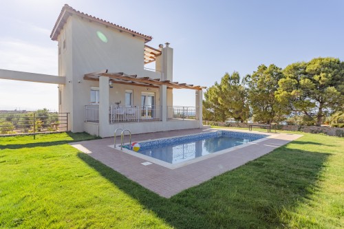 3-storey villa surrounded by natural beauty