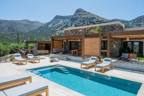 Elegant and comfortable villa with private pool