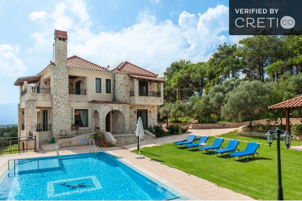 The outdoor area of this impressive mansion in Polemarchi, Chania