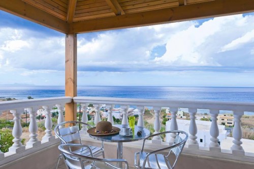 Tranquil  Villa overlooking the Cretan sea