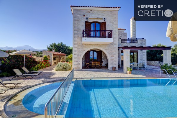 Sunlit villa with private pool in Arkadi, sleeps 8, photo 4
