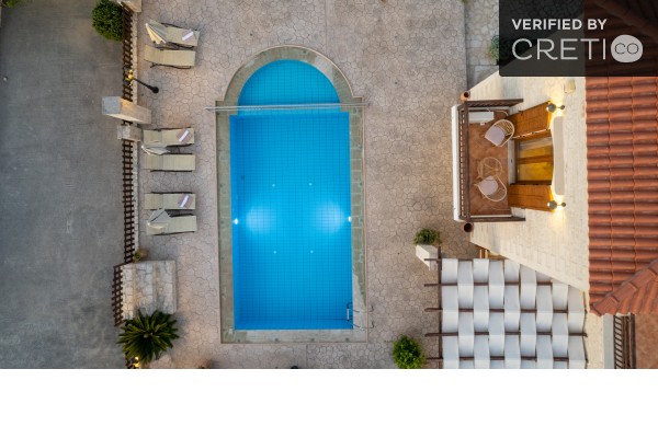 Sunlit villa with private pool in Arkadi, sleeps 8, photo 2