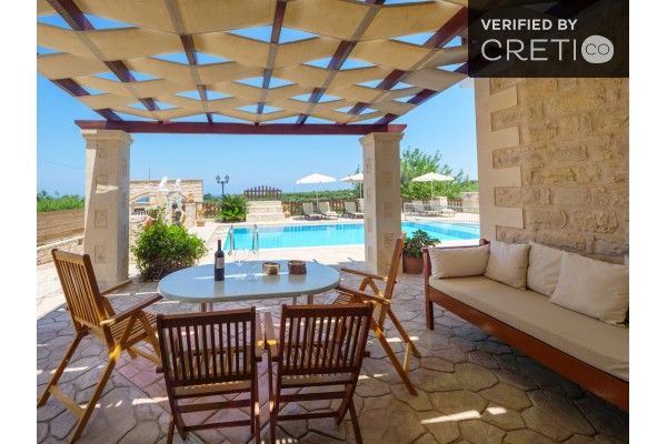 Sunlit villa with private pool in Arkadi, sleeps 8, photo 3
