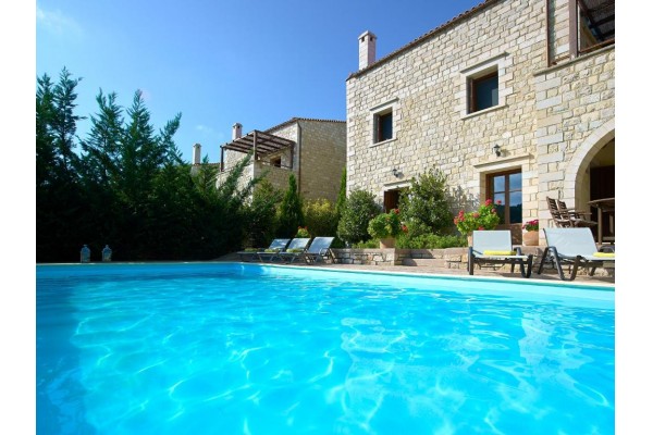 Bright villa with private pool in Prines, sleeps 6, photo 1