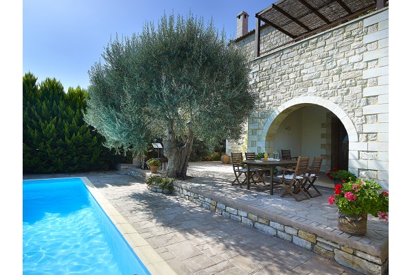 Serene villa with private pool in Prines, sleeps 6, photo 3